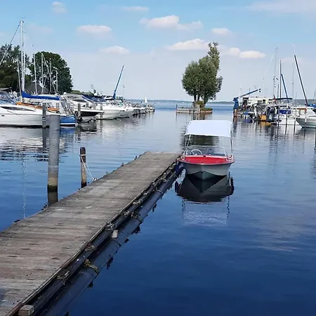 Apartment Apartment Hafenflair On Lake Plauer *